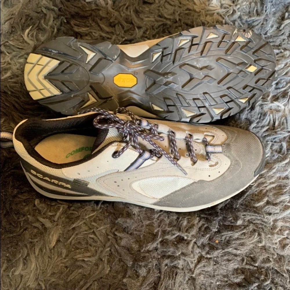 US M size 10
US W size 8